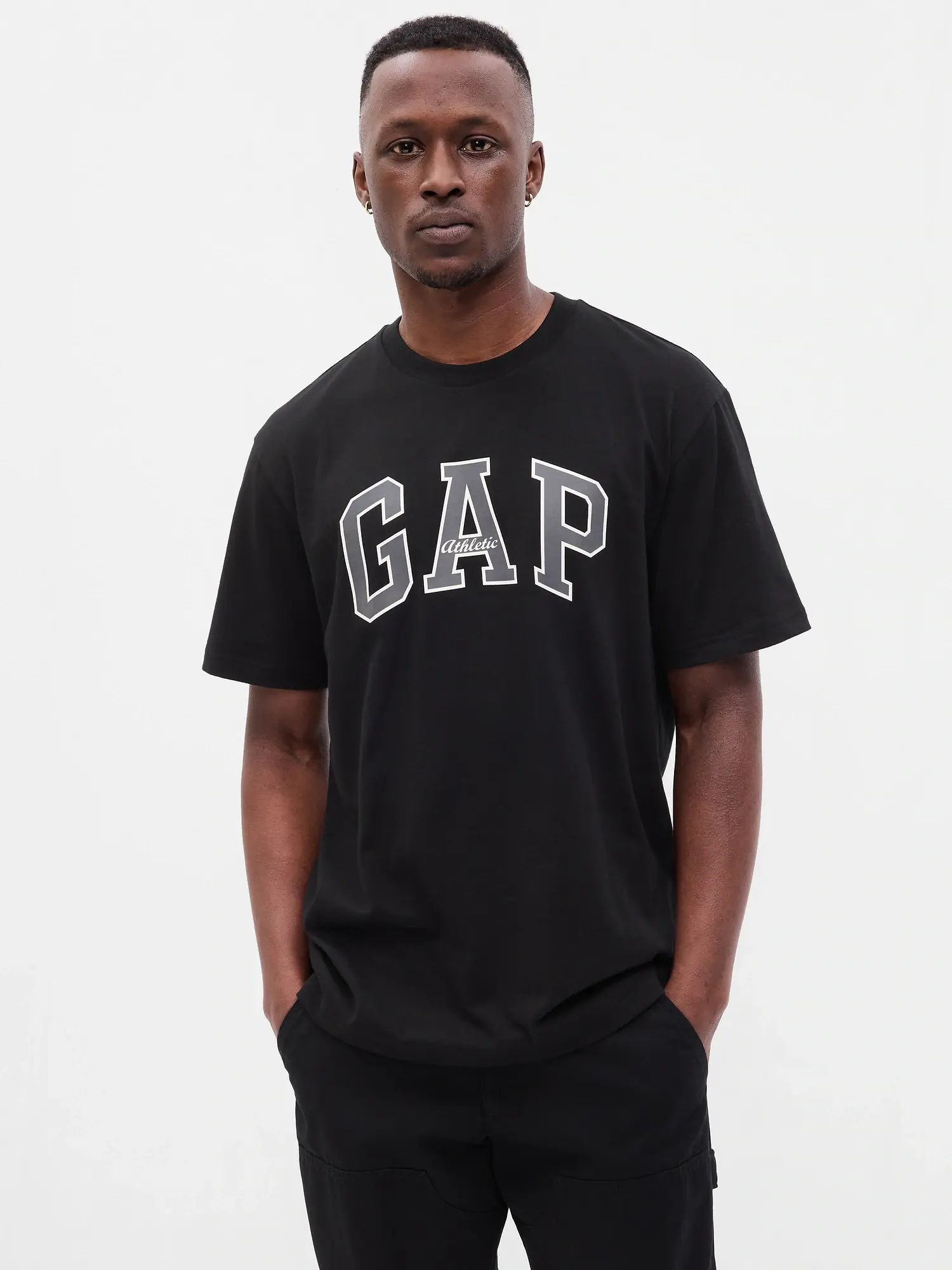 Gap Arch Logo T-Shirt black. 1