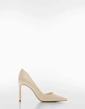 Asymmetrical heeled shoes
