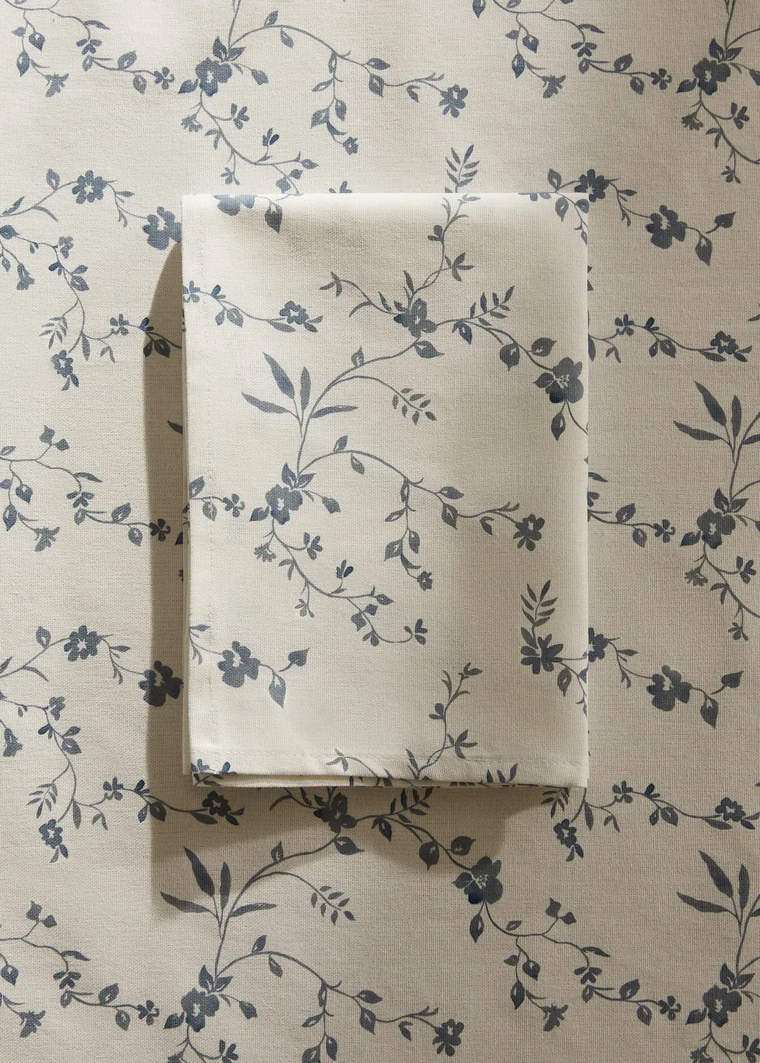 Mango Pack of 2 floral-print cotton napkins. 1