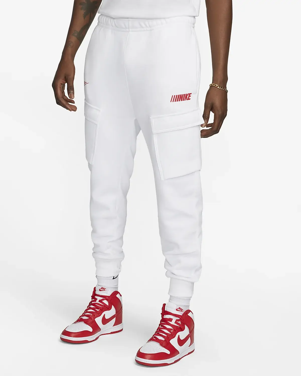 Nike Sportswear Standard Issue. 1