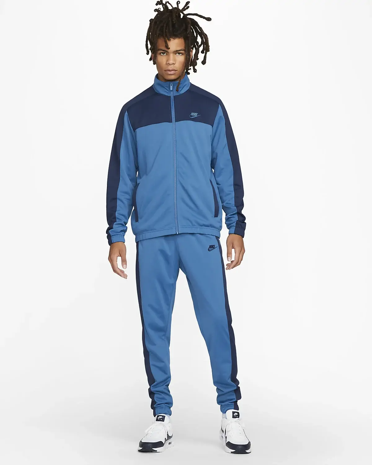 Nike Sportswear Sport Essentials. 1