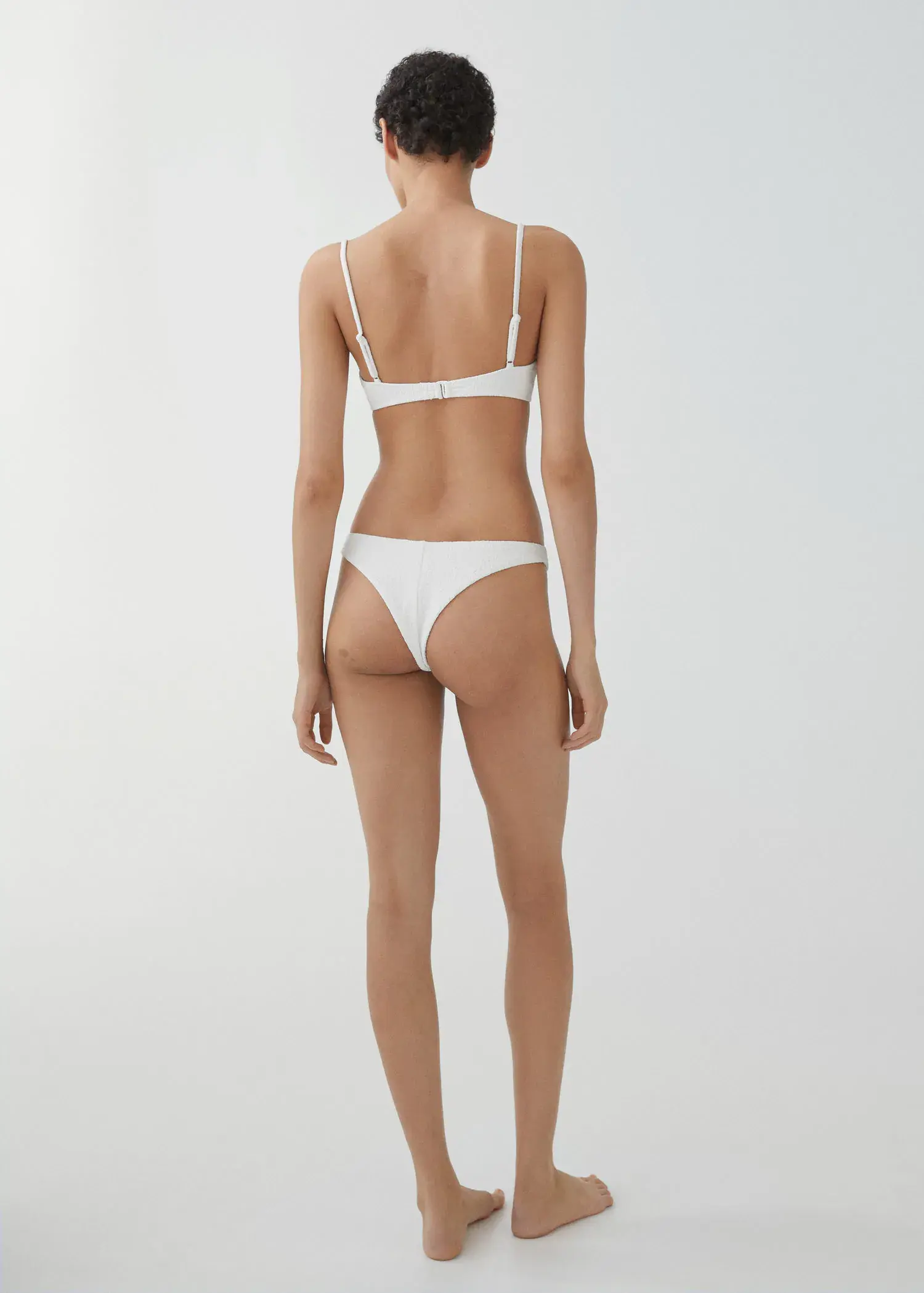 Mango Brasilianischer Bikini-Slip mit Textur. 3