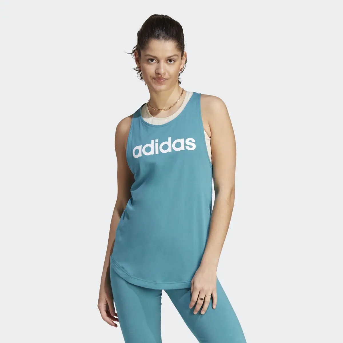 Adidas Playera sin Mangas Essentials Logo Holgado. 2