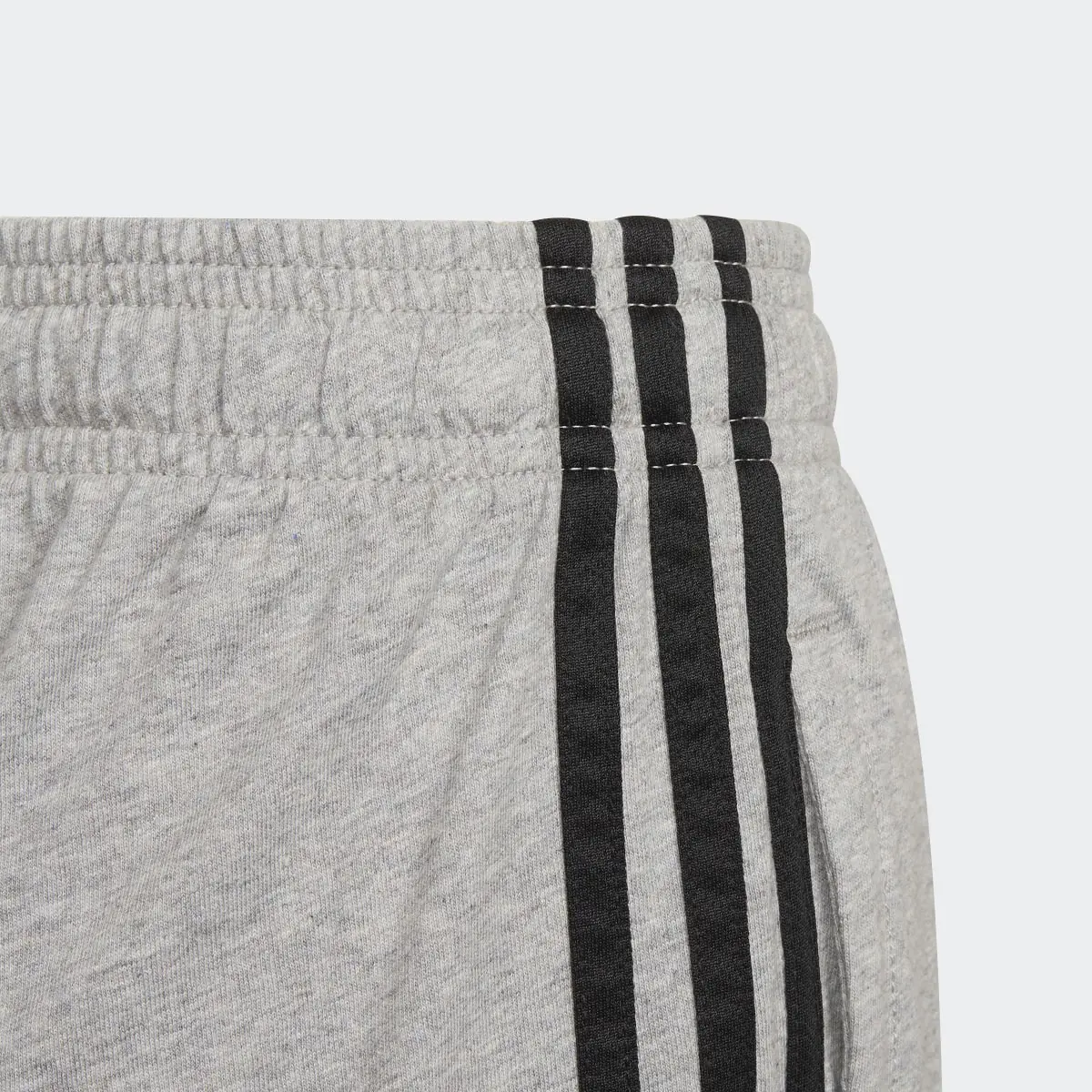 Adidas Short adidas Essentials 3-Stripes. 3