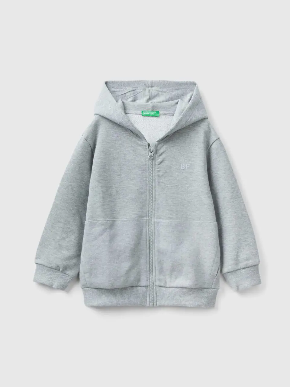 Benetton sweatshirt with zip and pockets. 1