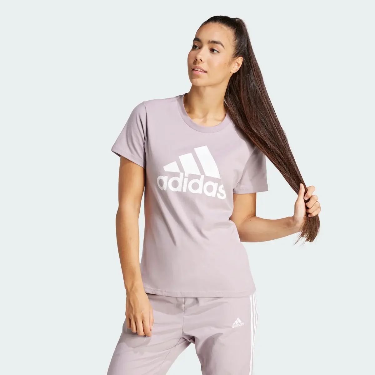 Adidas Playera LOUNGEWEAR Essentials Logo. 2