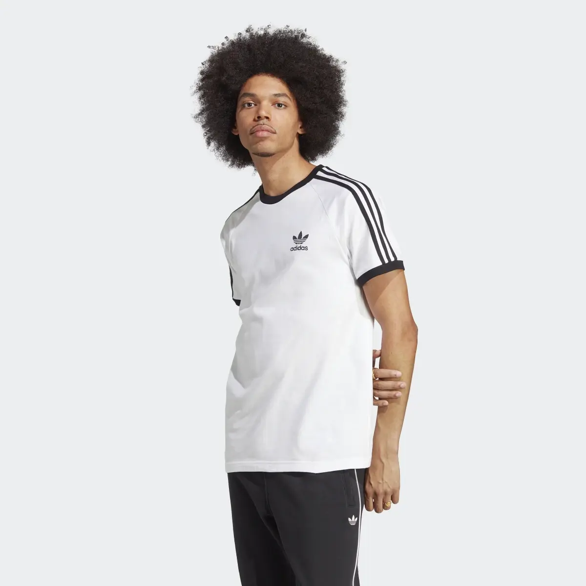 Adidas T-shirt 3 bandes Adicolor Classics. 2