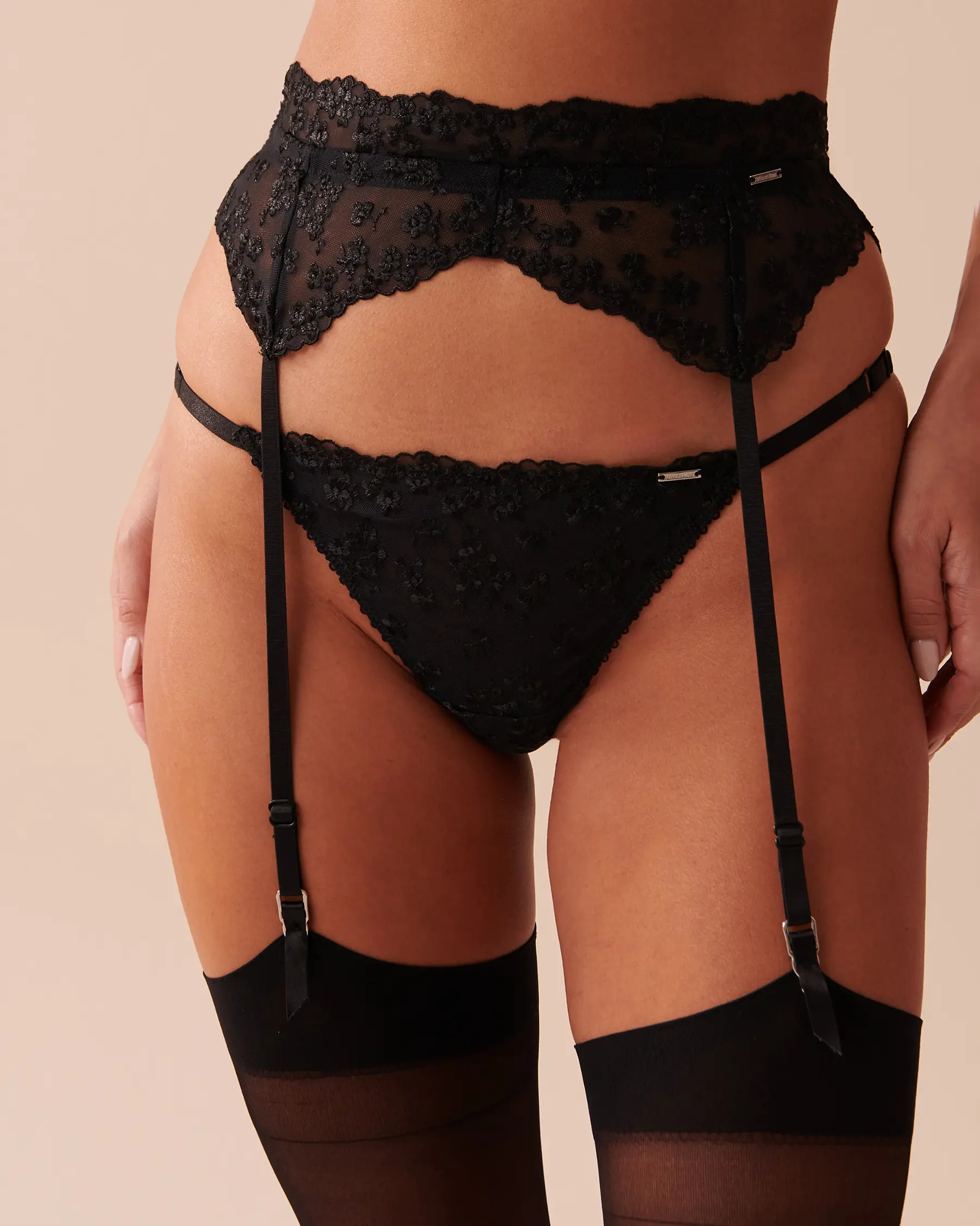 La Vie en Rose Garter Belt. 1