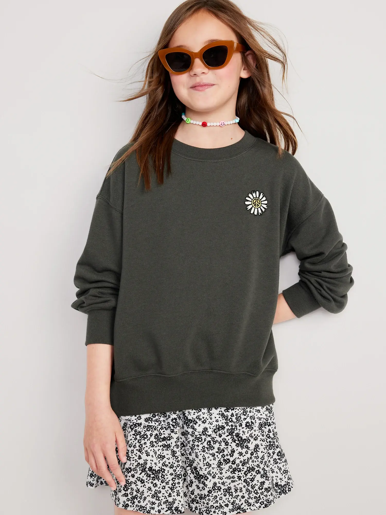 Old Navy Slouchy Crew Neck Graphic Sweatshirt for Girls black. 1