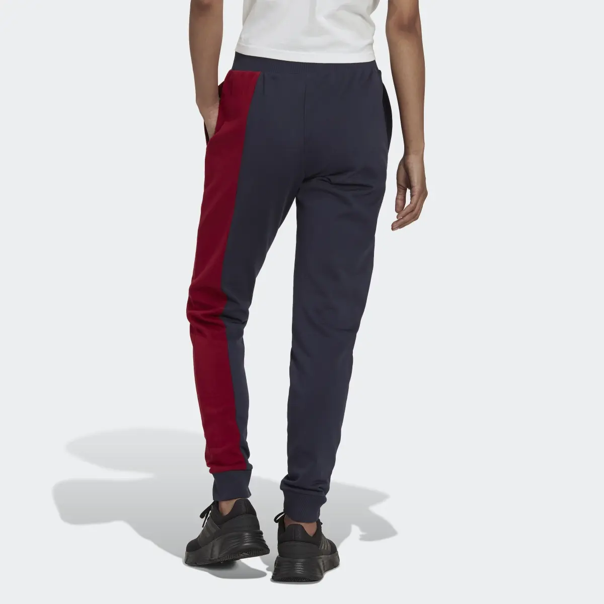Adidas Pantaloni Essentials Colorblock. 2