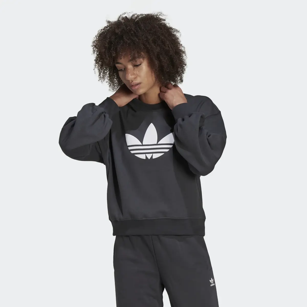 Adidas Sweatshirt. 2