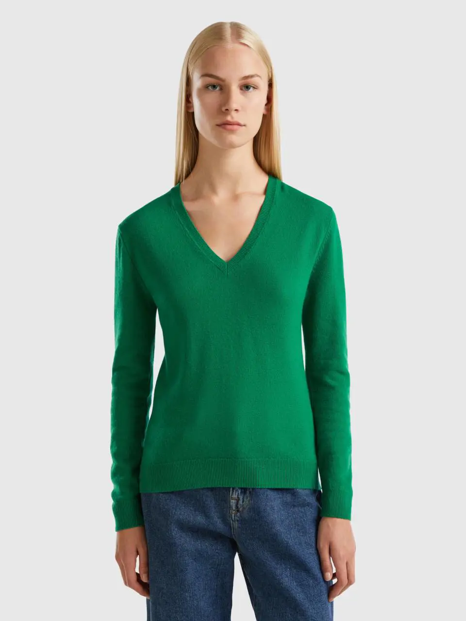 Benetton forest green v-neck sweater in pure merino wool. 1