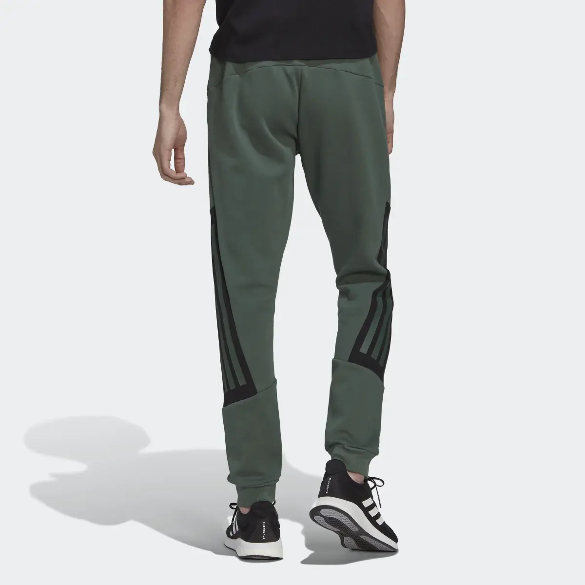 Adidas Pantalon à 3 bandes Future Icons. 2