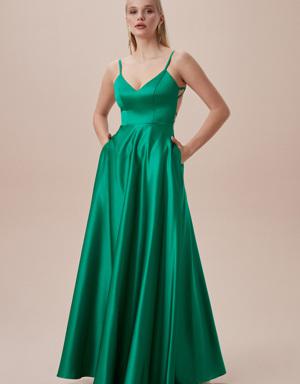 Zümrüt Yeşili İnce Askılı Çapraz Sırt Dekolteli Uzun Elbise