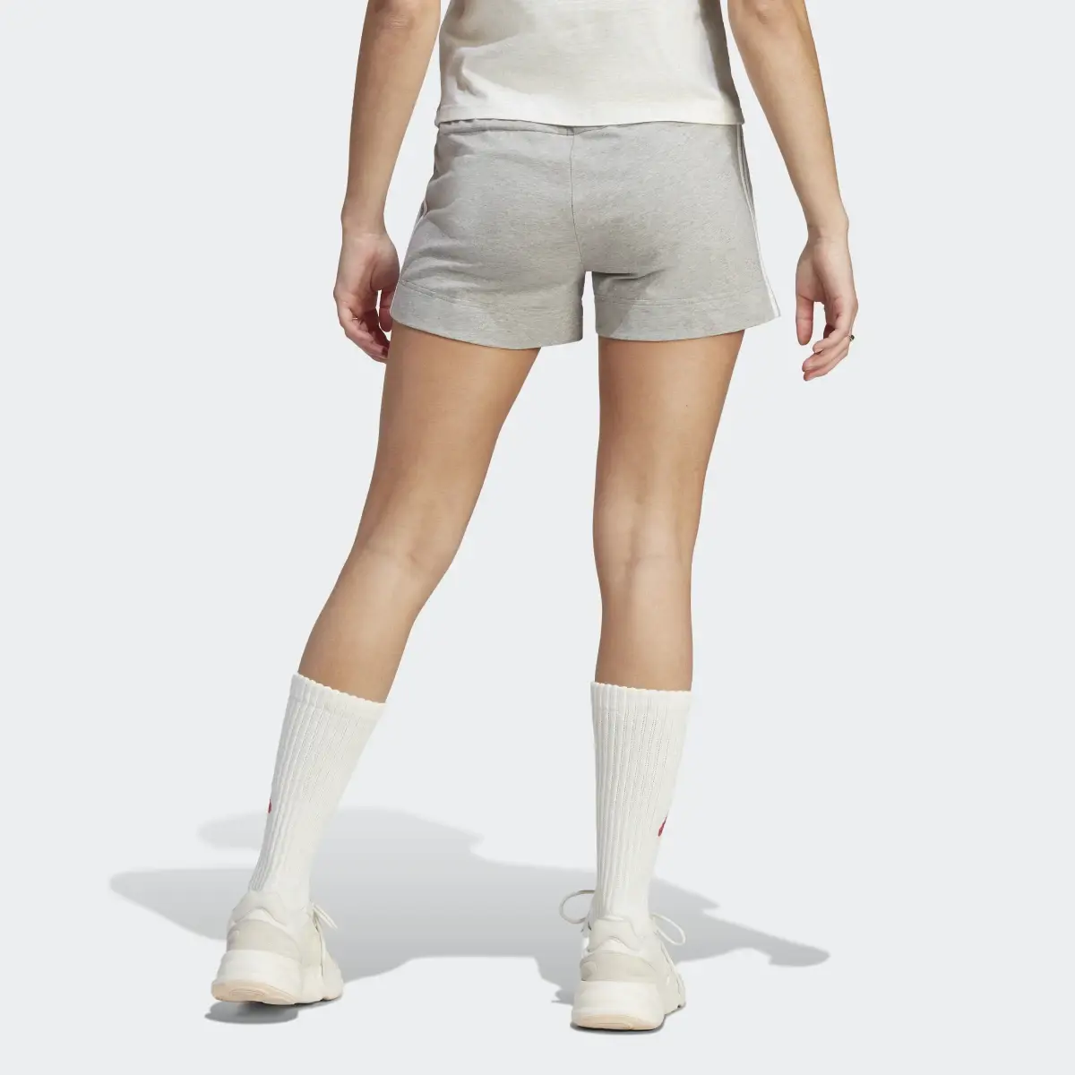 Adidas Essentials Slim 3-Streifen Shorts. 2