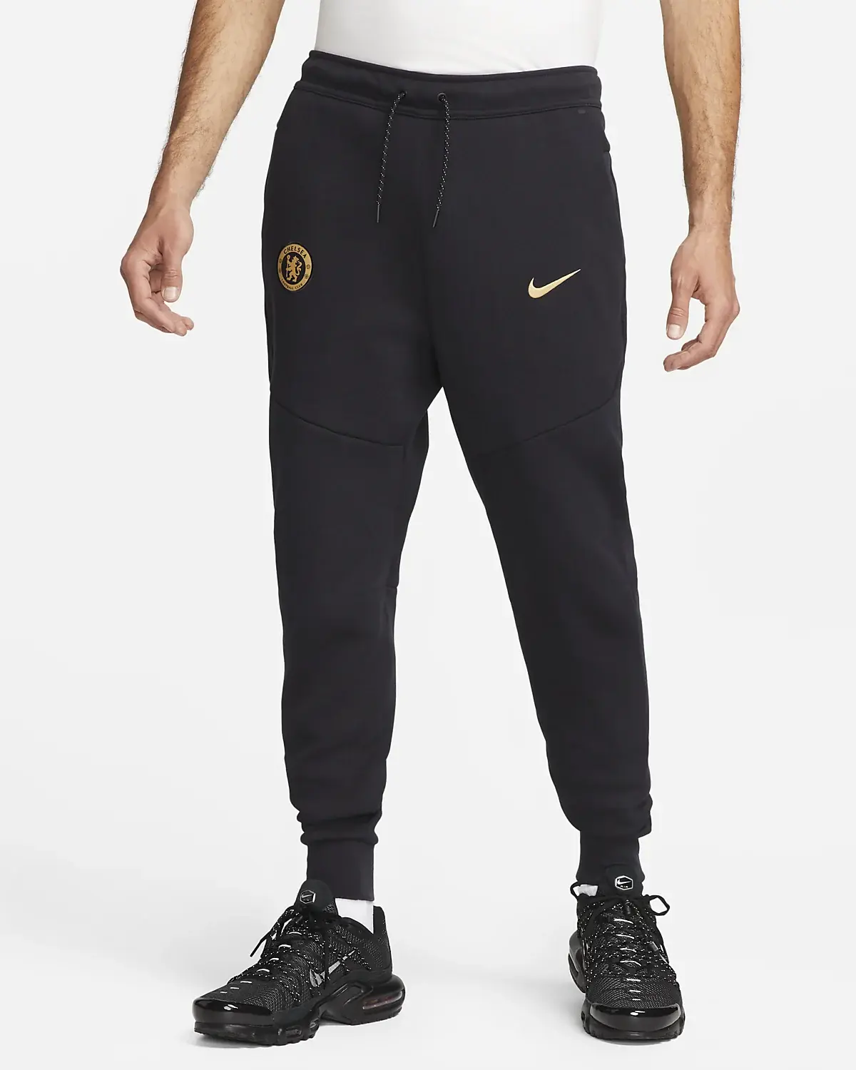 Nike Chelsea F.C. Tech Fleece. 1