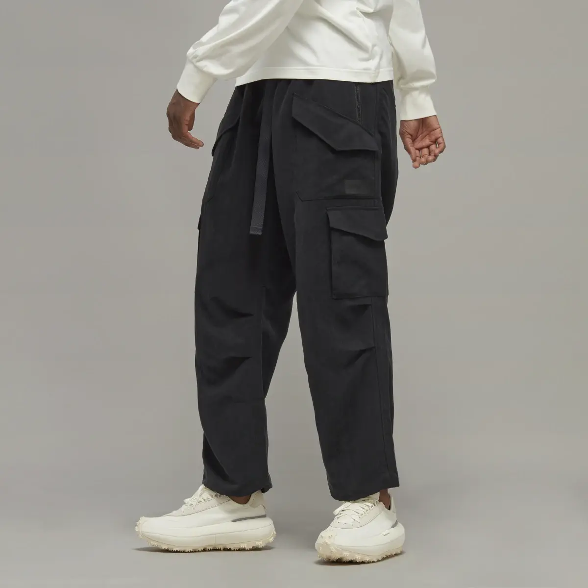 Adidas UTLY CRGO PANTS. 2