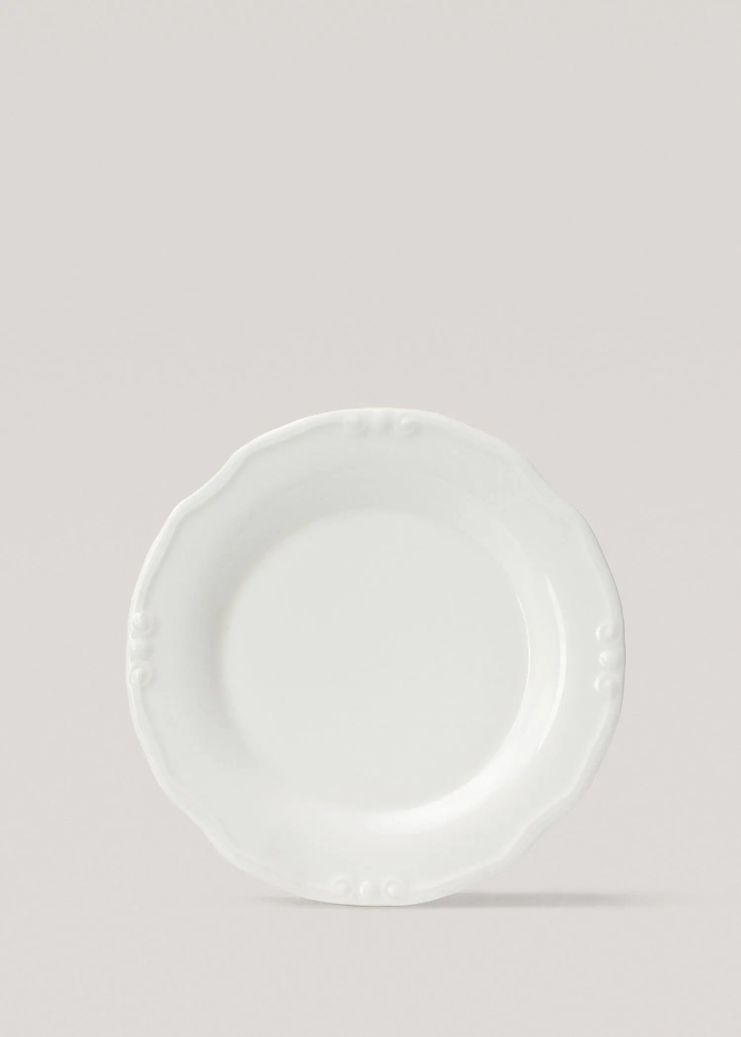 Mango Płaski talerz z porcelany w romantycznym stylu. 1