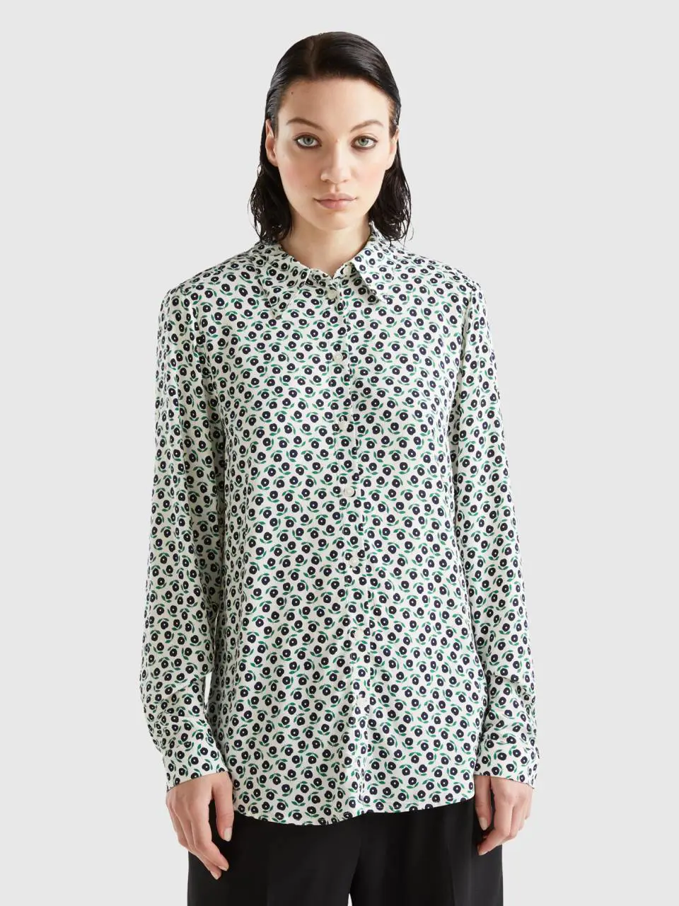 Benetton patterned shirt in sustainable viscose. 1