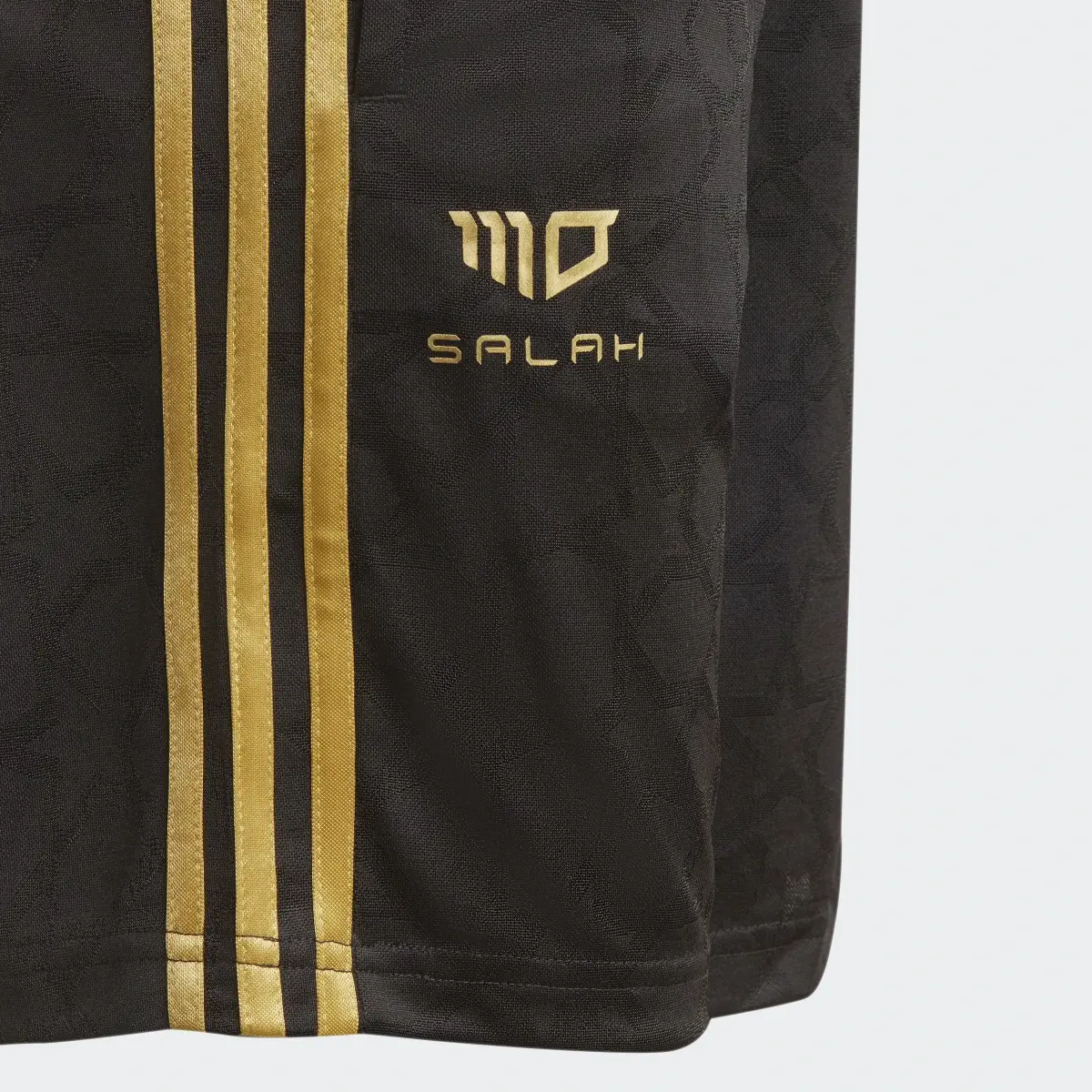 Adidas Mo Salah 3-Streifen Shorts. 3 Adidas Mo Salah 3-Streifen Shorts. 3