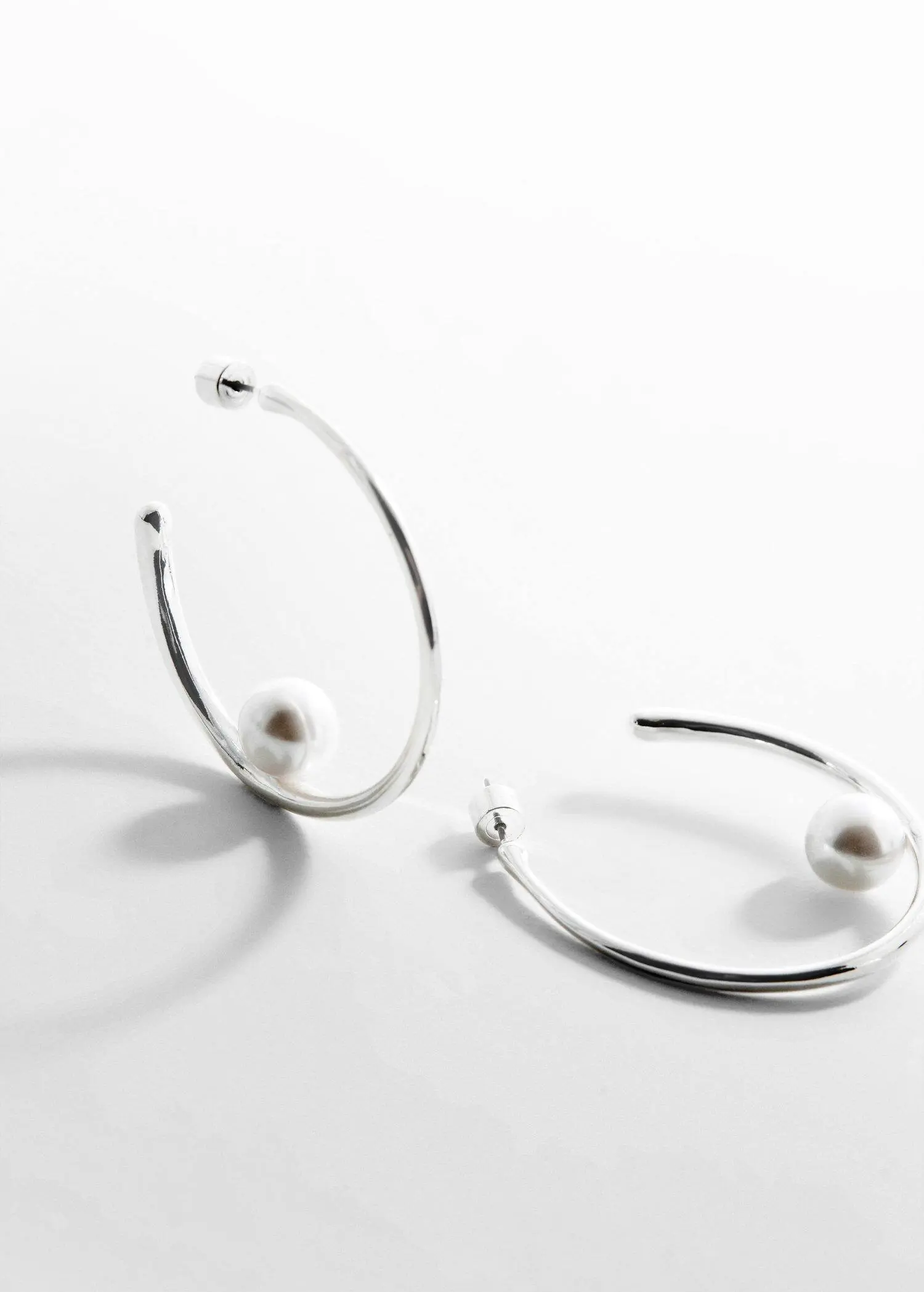 Mango Ohrhänger mit Ringen und Perlen-Detail. 1