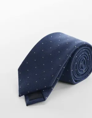 Mikro puantiyeli biçimli kravat