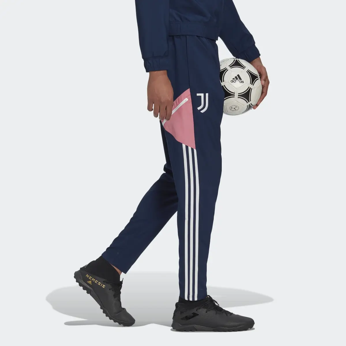 Adidas Pantalón presentación Juventus Condivo 22. 3