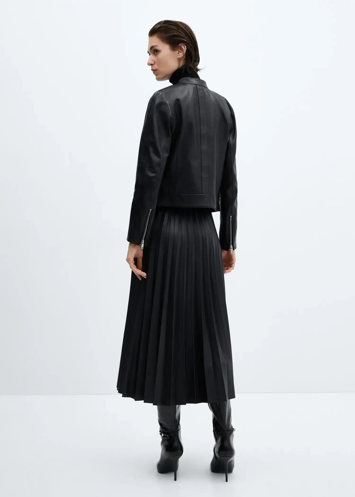 Mango Leather-effect pleated skirt. 3