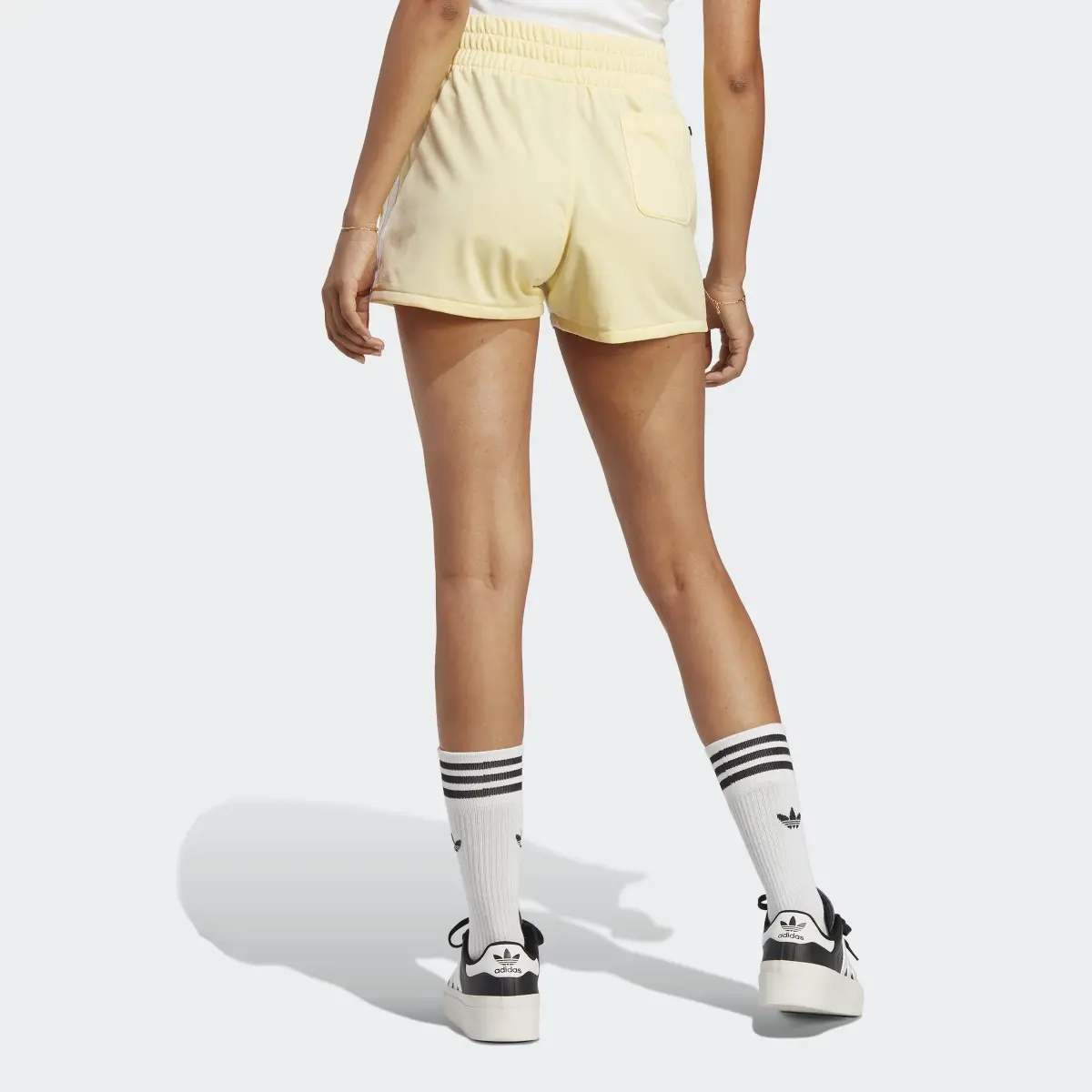 Adidas 3-Streifen Shorts. 2