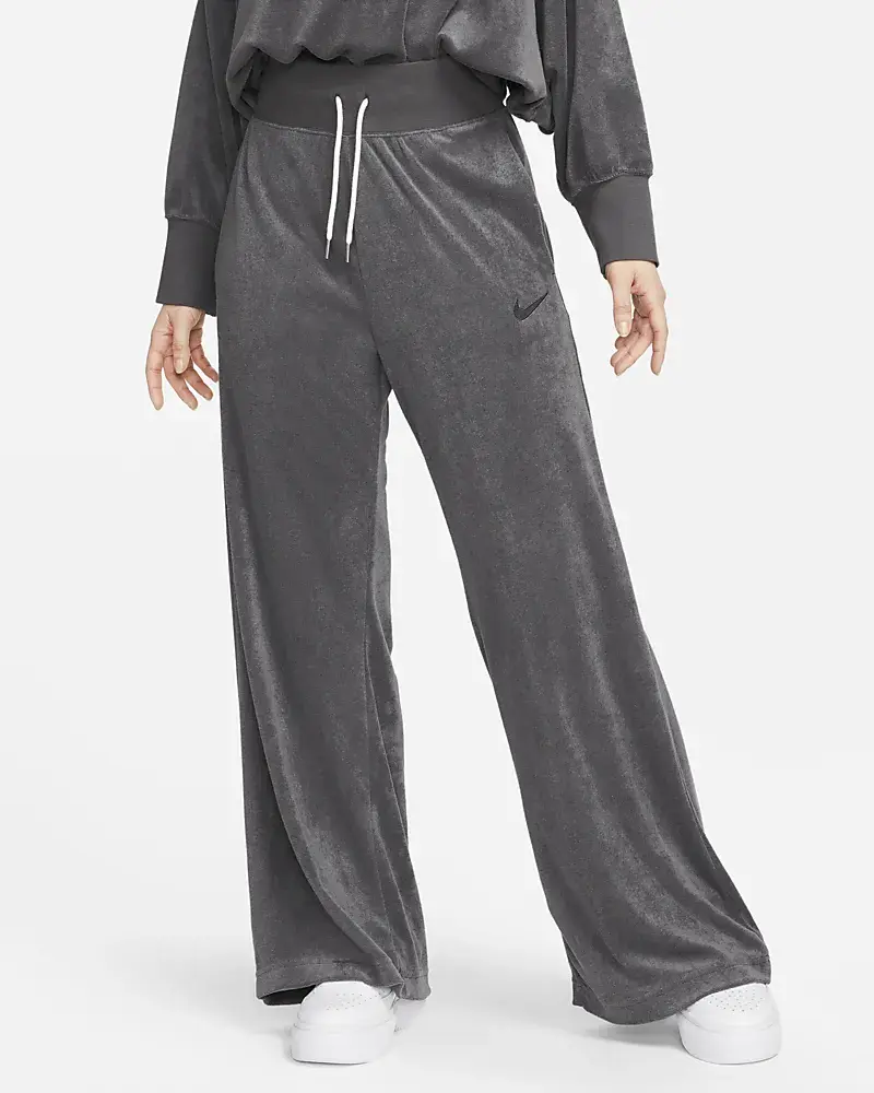 Nike Sportswear. 1 Nike Sportswear. 1