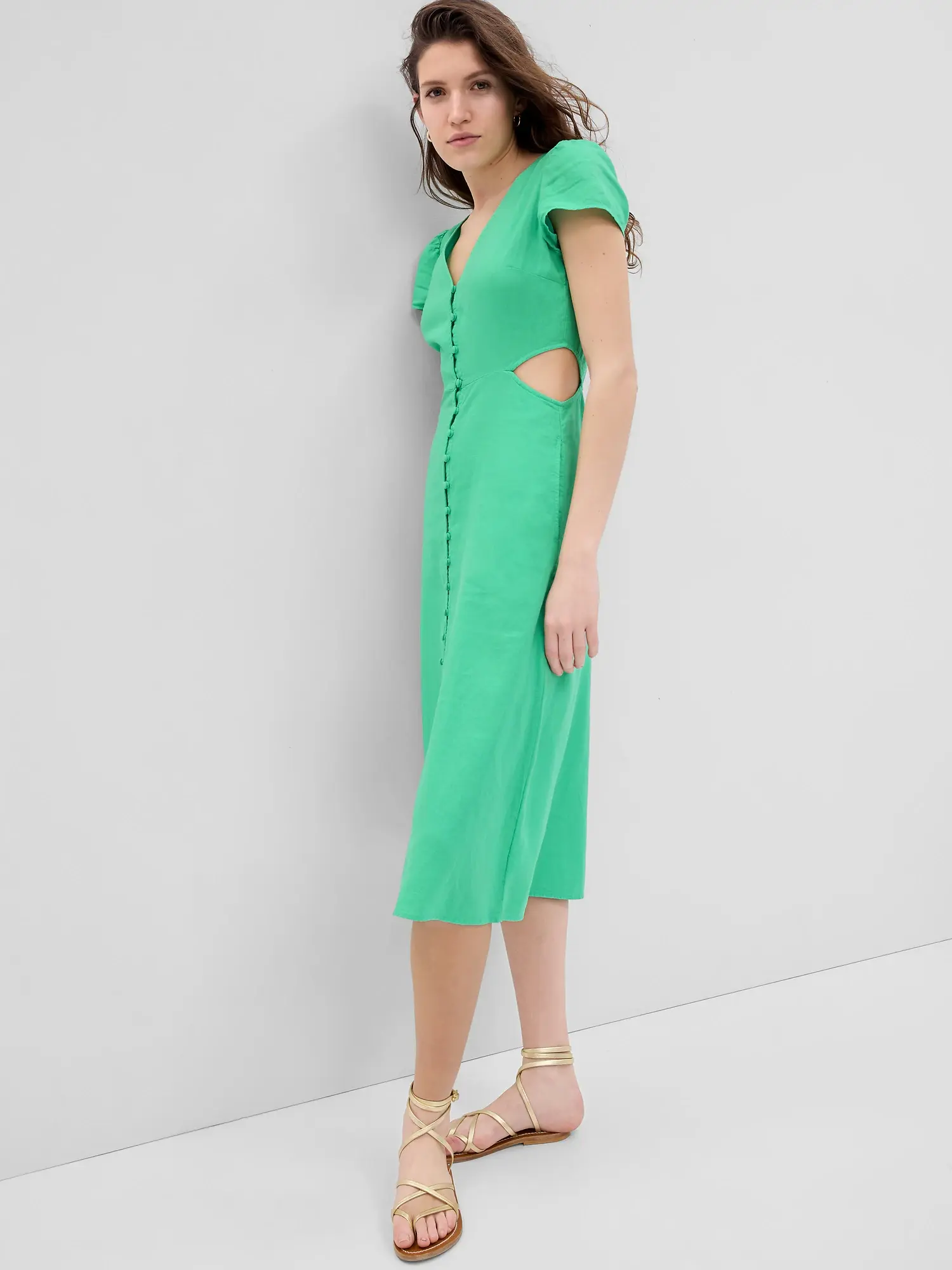 Gap Linen-Blend Cutout Midi Dress green. 1
