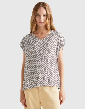 printed sleeveless blouse