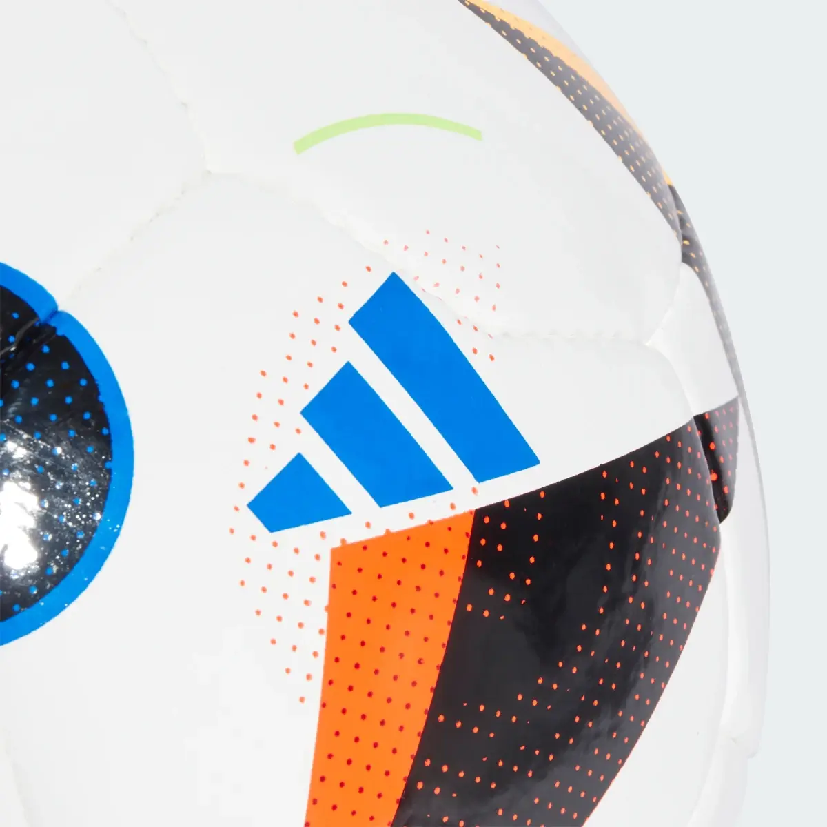 Adidas Fussballliebe Pro Sala Ball. 2