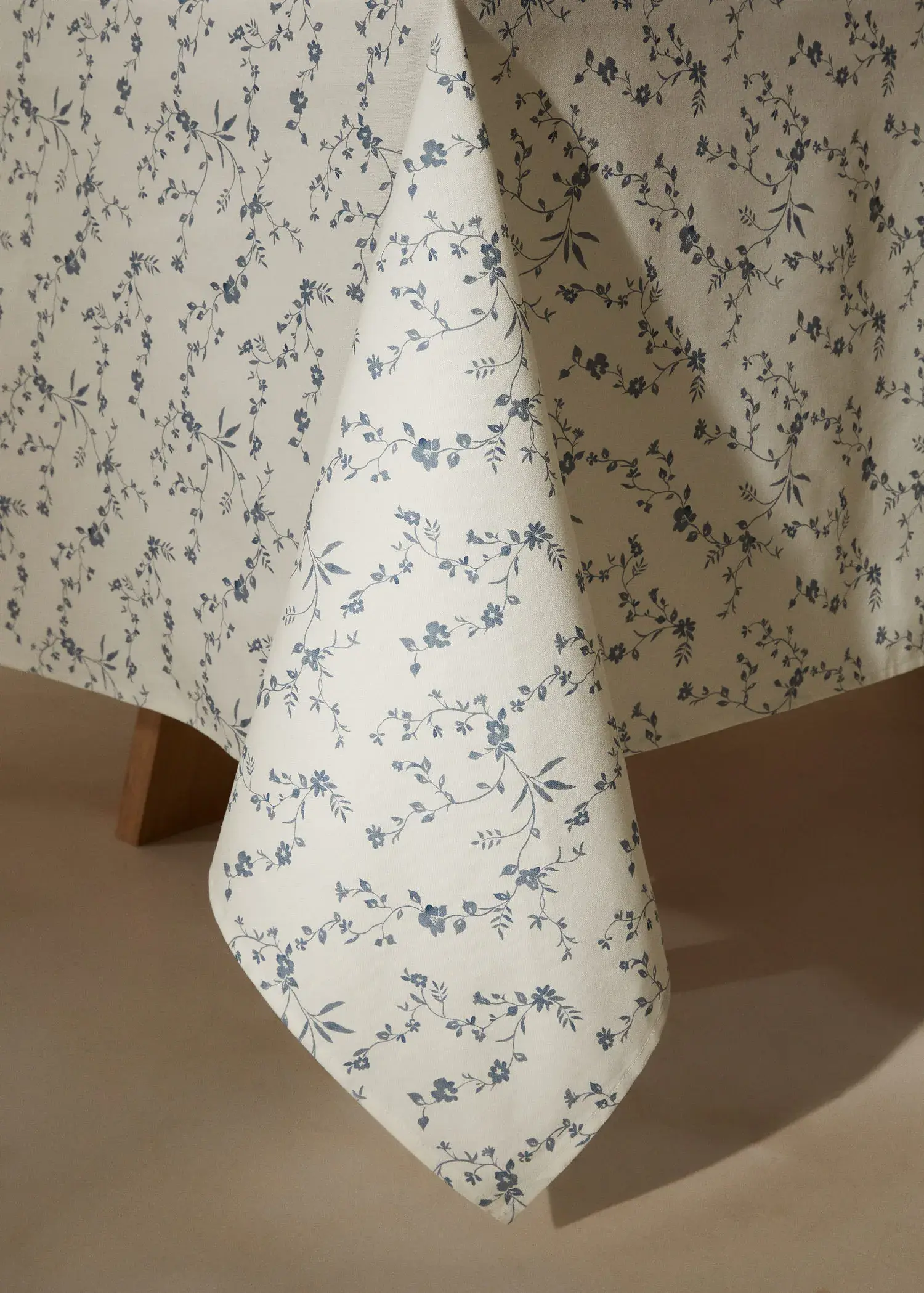 Mango Floral-print cotton tablecloth 170x250cm. 2