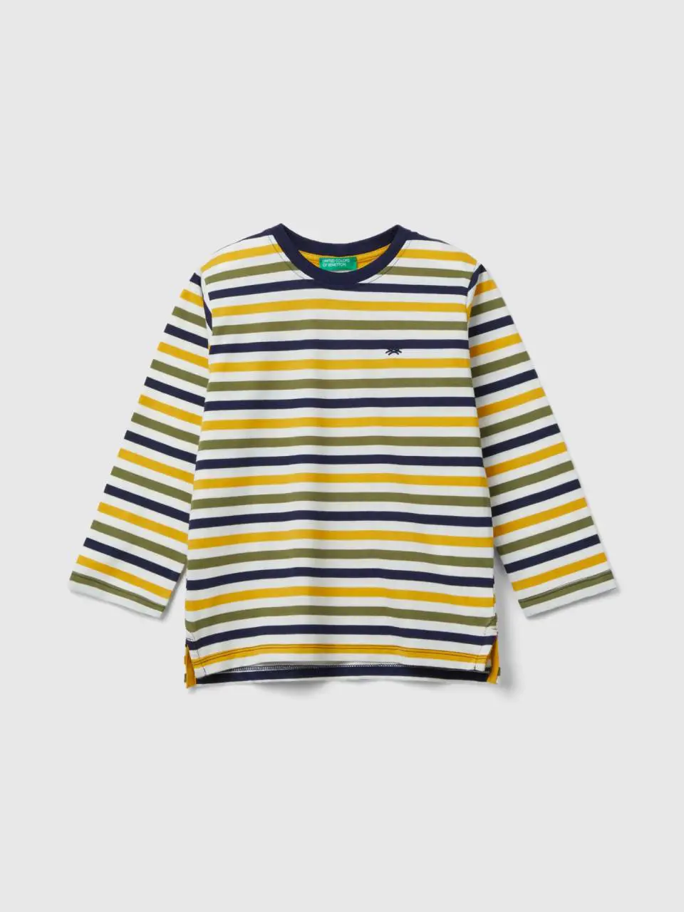 Benetton striped t-shirt in 100% cotton. 1