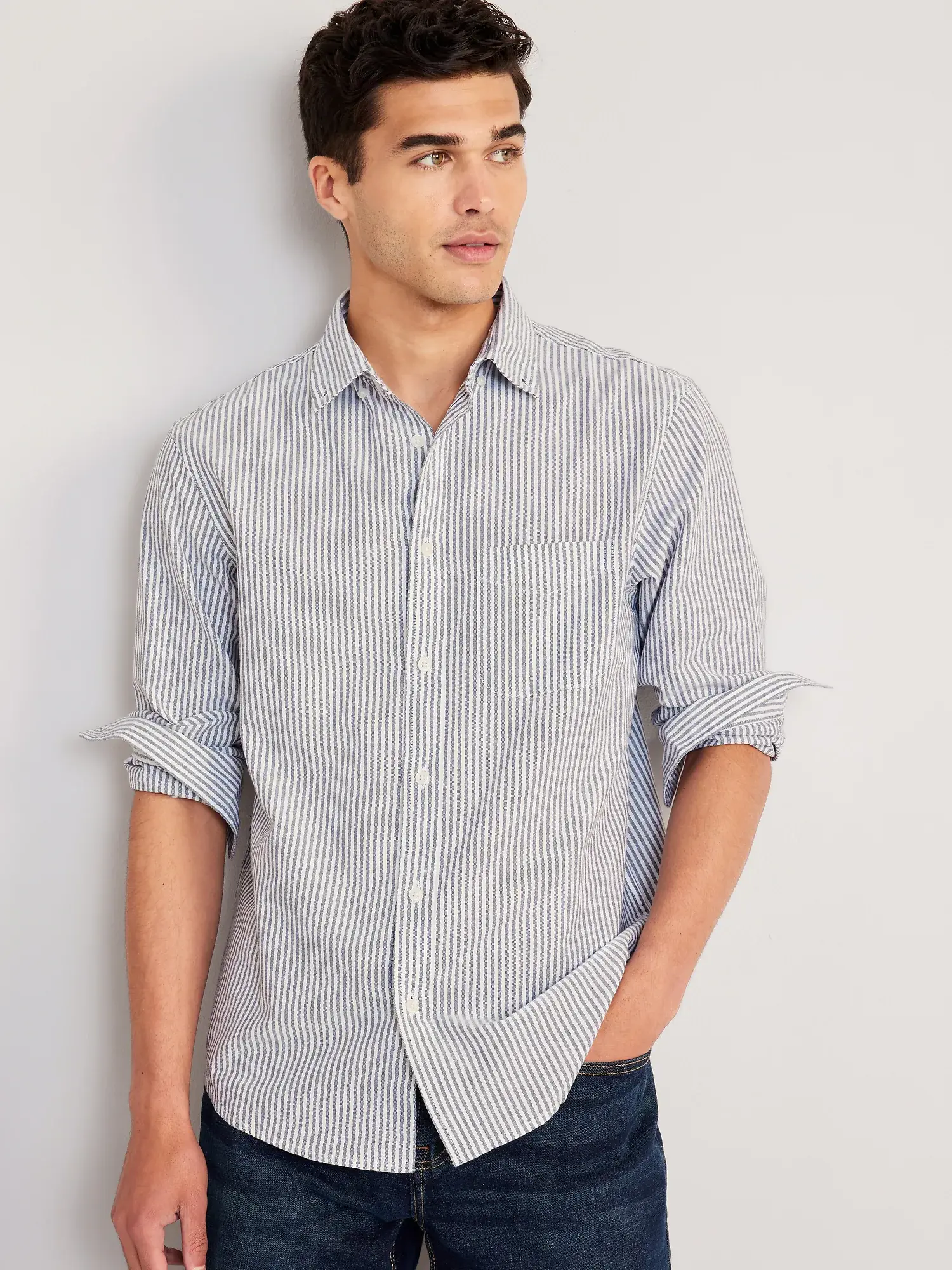 Old Navy Classic-Fit Non-Stretch Everyday Oxford Shirt blue. 1