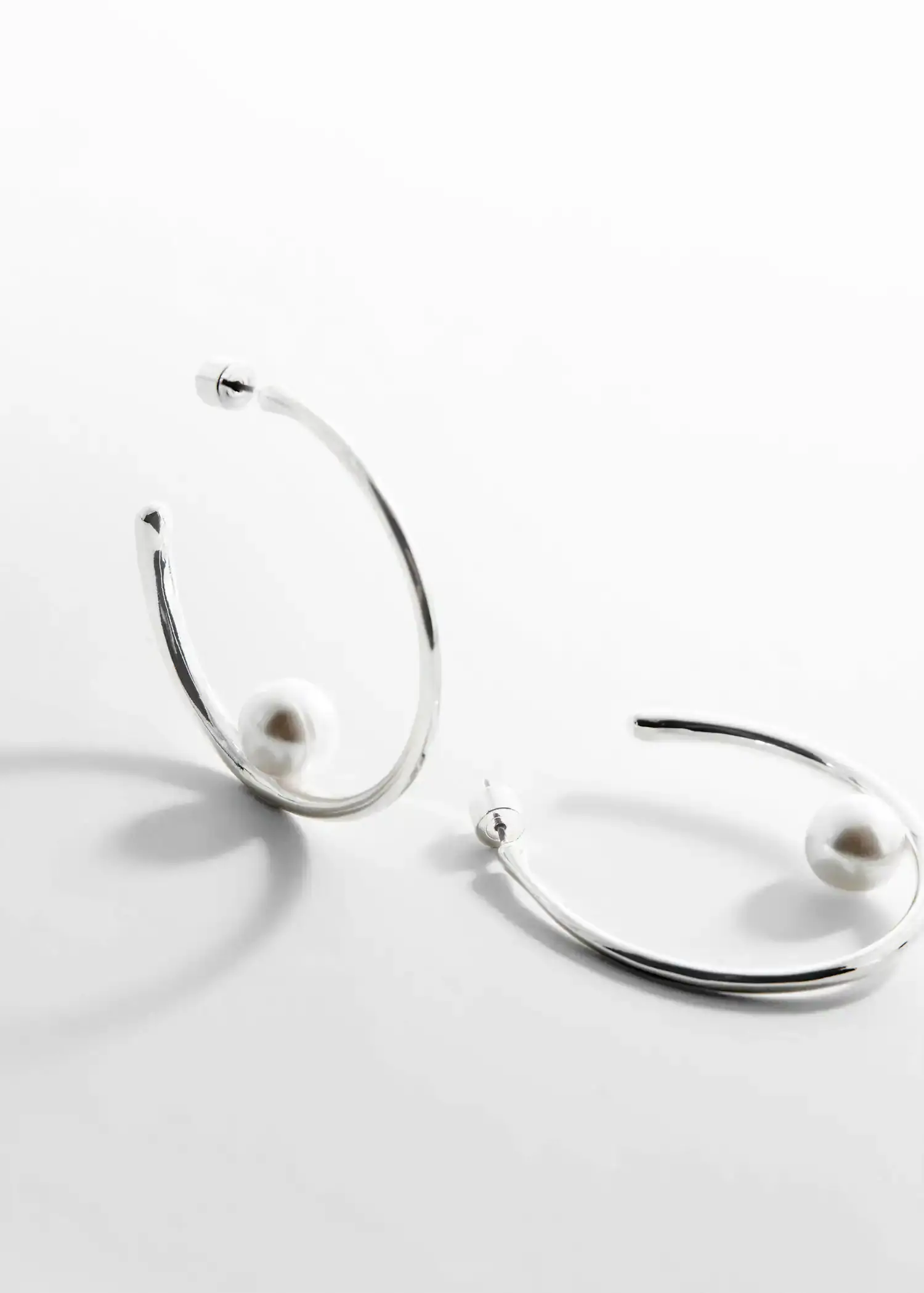 Mango Ohrhänger mit Ringen und Perlen-Detail. 3