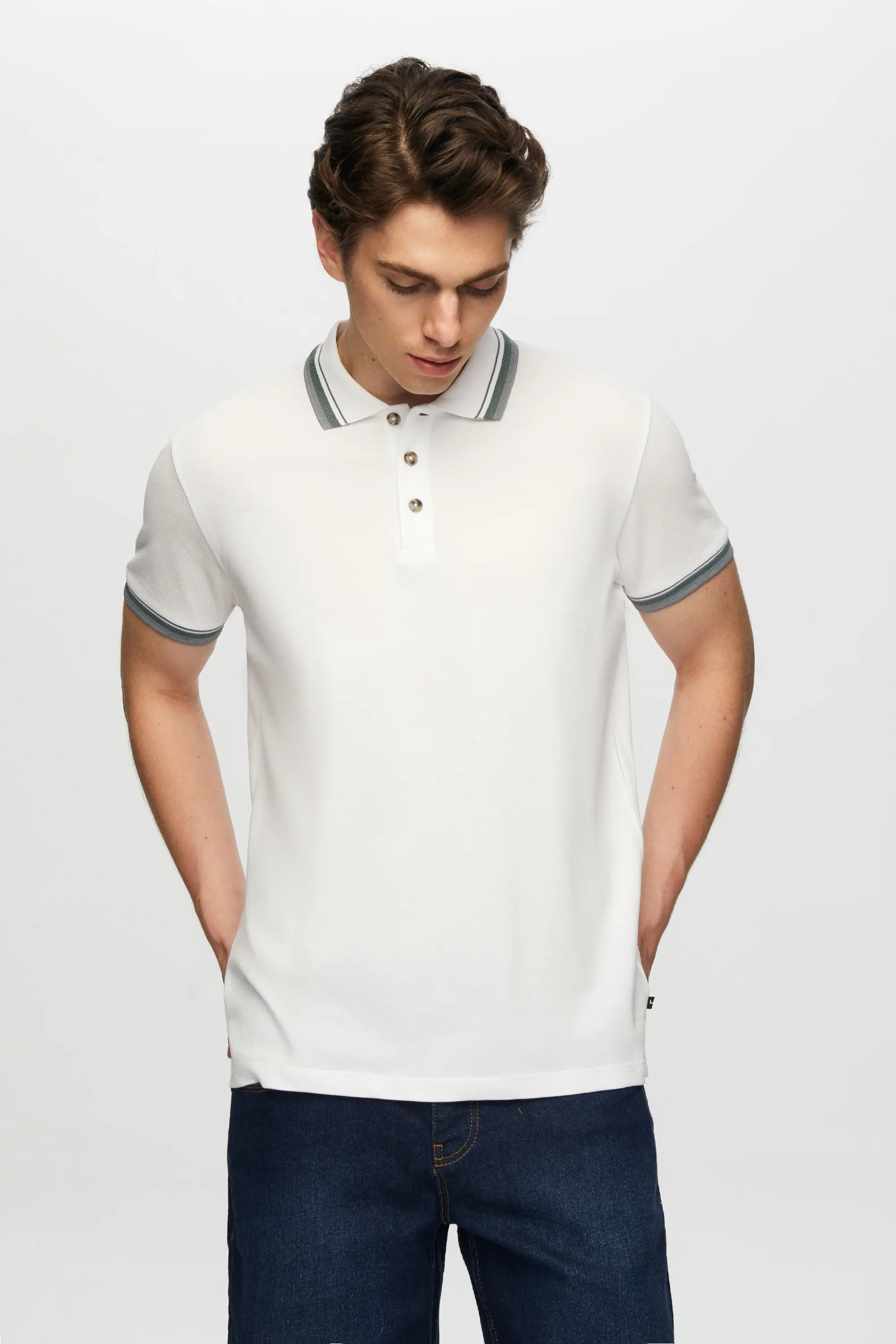 Damat Tween Tween Beyaz Düğmeli Polo Yaka T-Shirt. 2