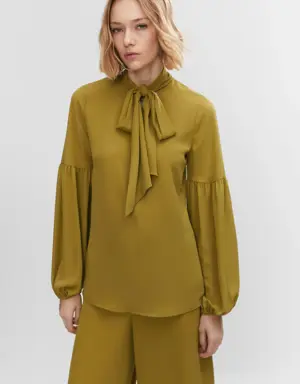 Blouse with puffed sleeves and bow 