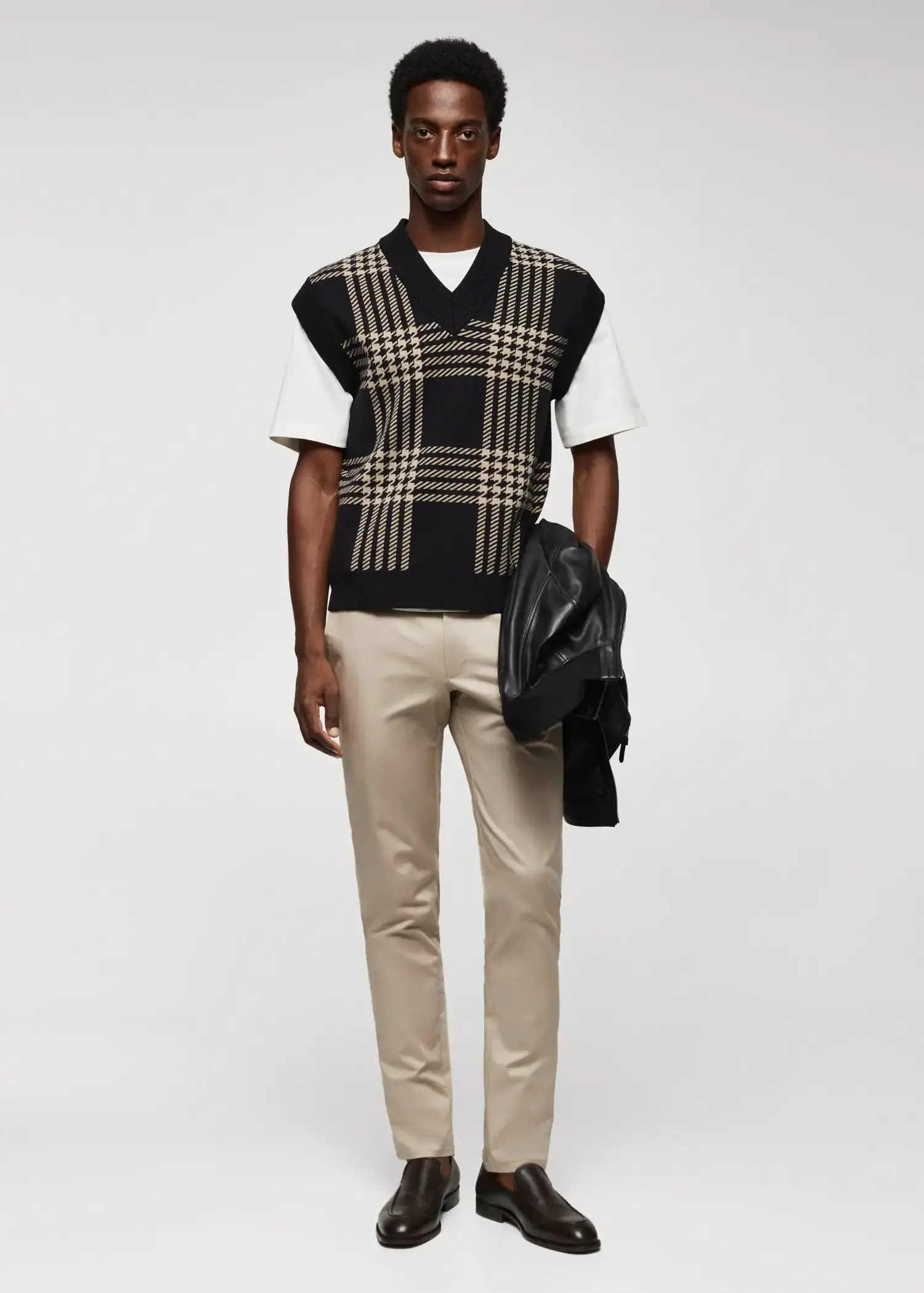 Mango Fine-knit houndstooth-print vest. 2