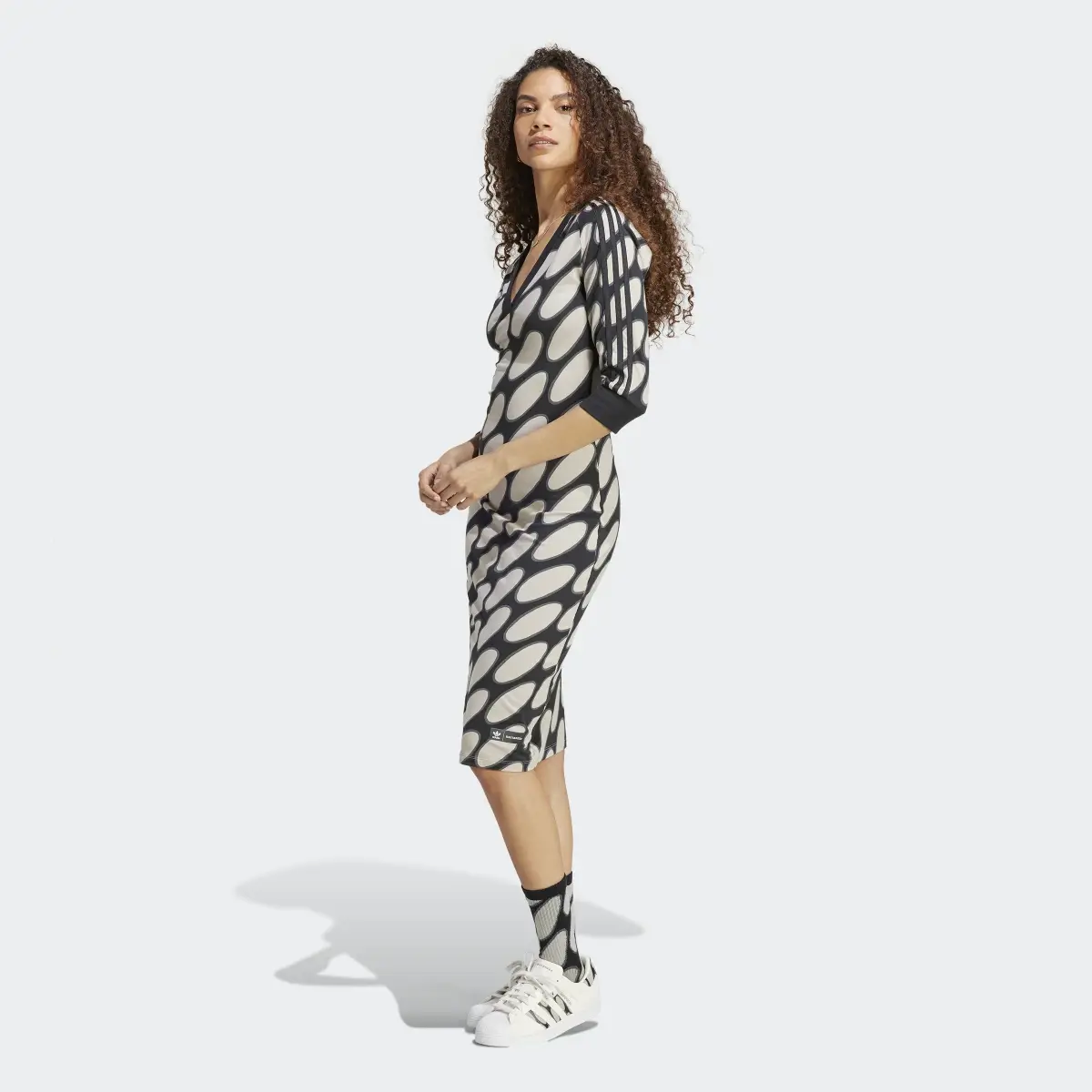 Adidas x Marimekko T-Shirt-Kleid. 2