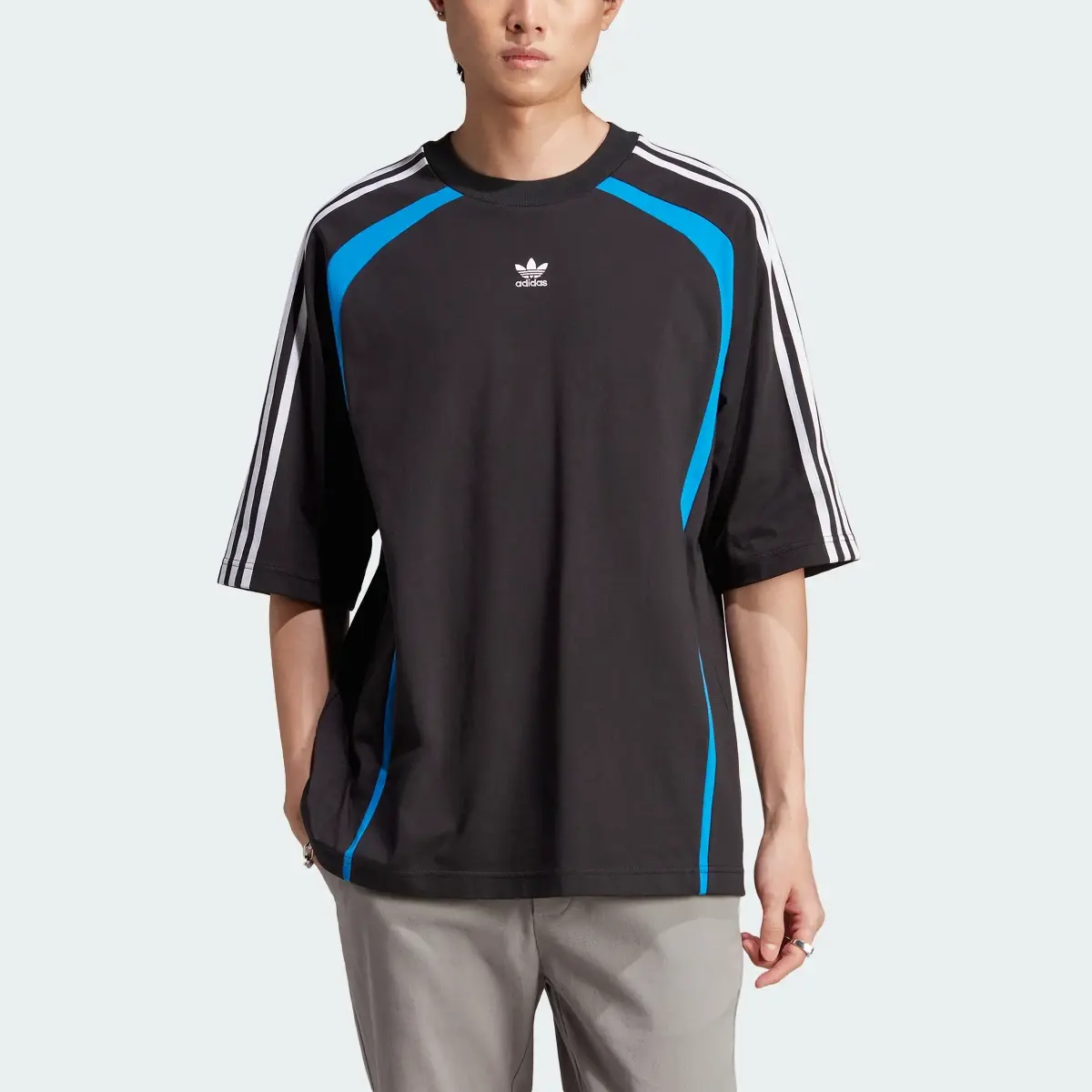 Adidas TEE. 1