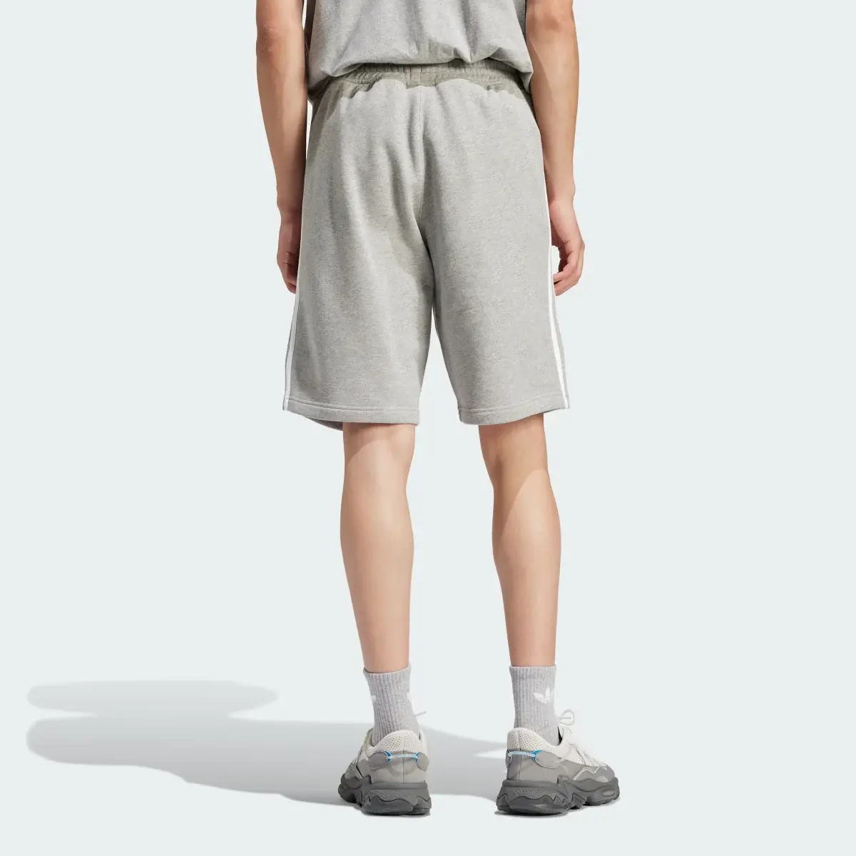 Adidas adicolor 3-Streifen Shorts. 2