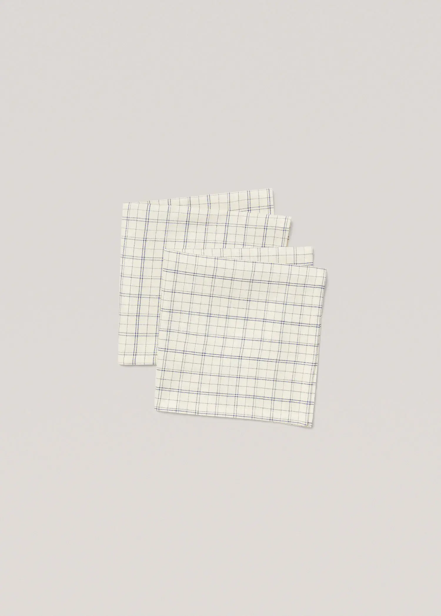 Mango Cotton and linen napkin with checkered print. 3