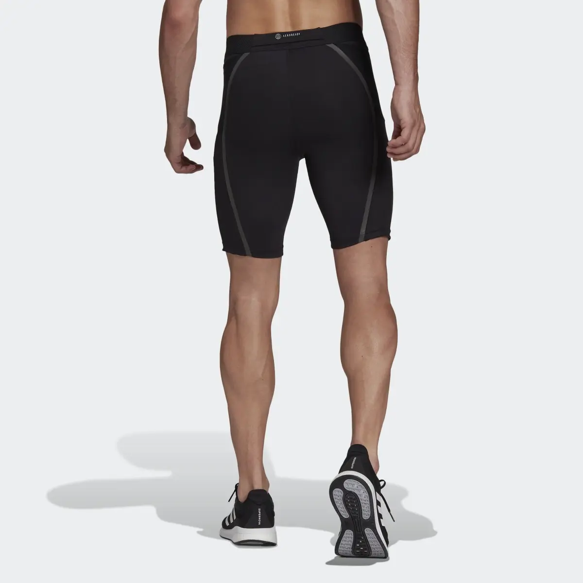 Adidas Saturday Half Kurze Tight. 2