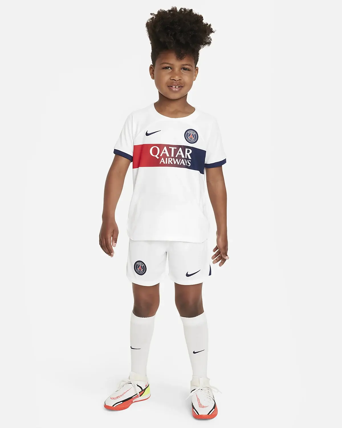 Nike Paris Saint-Germain 2023/24 Away. 1