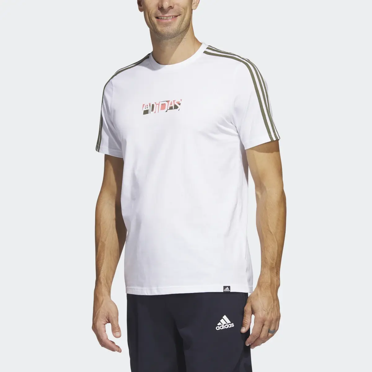 Adidas Playera Estampada Sportswear 3 Franjas Sport Optimist (Manga Corta). 1