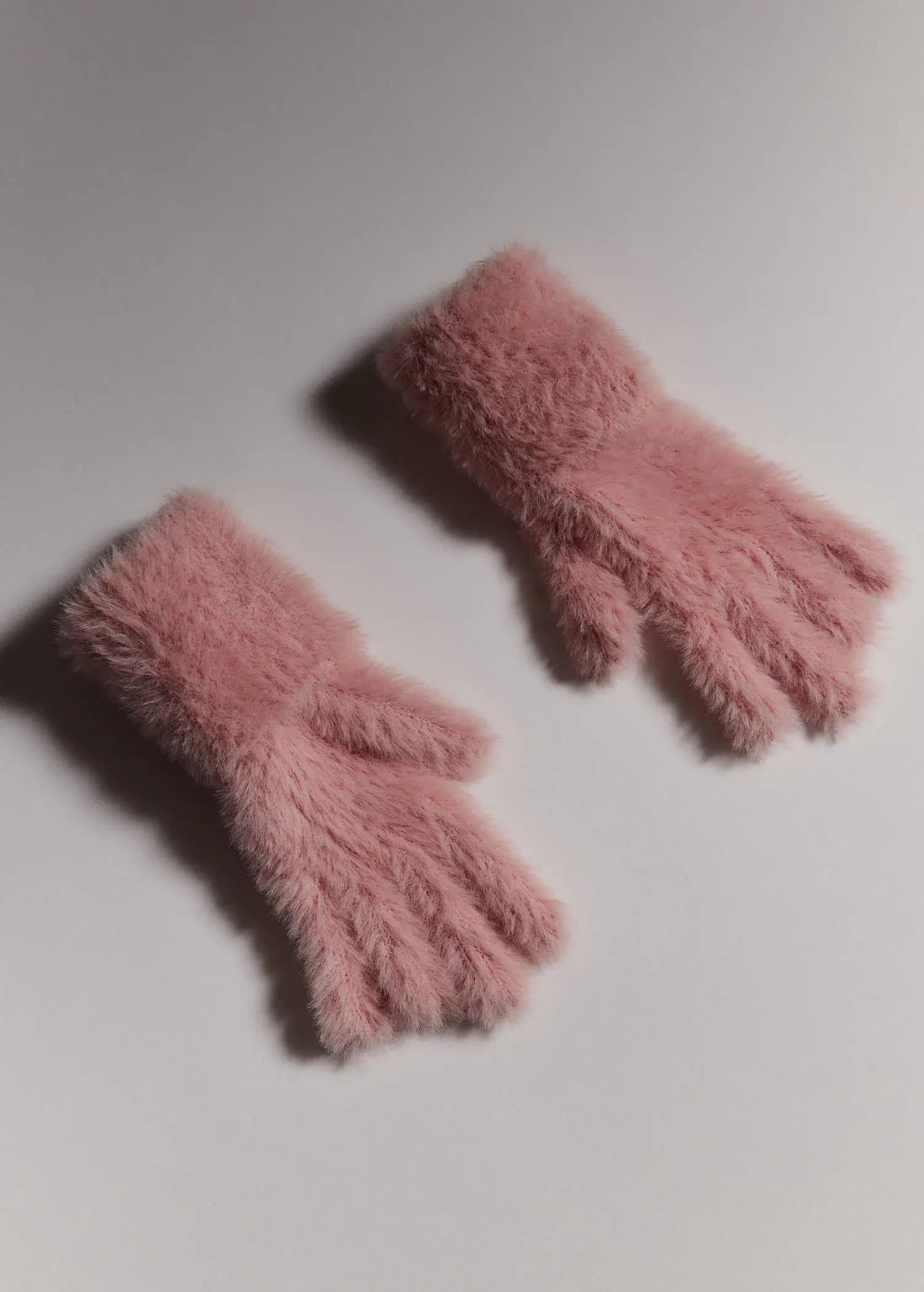 Mango Fur-effect gloves. 1