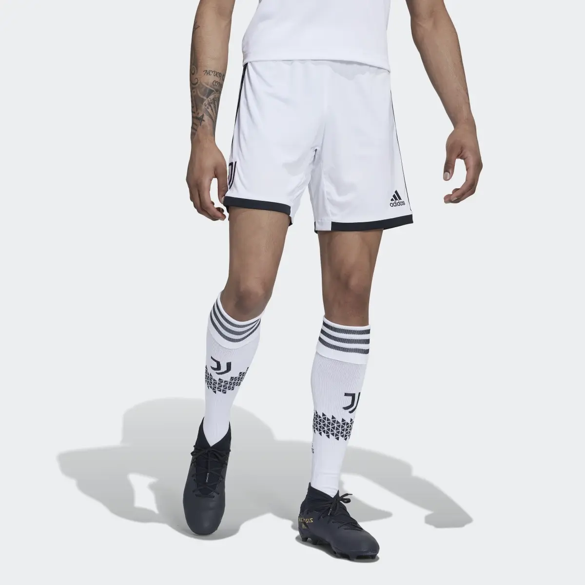 Adidas Shorts de Local Juventus 22/23. 1