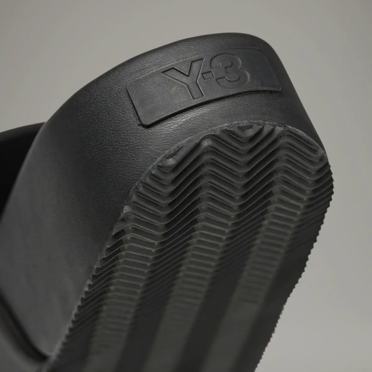 Adidas Y-3 SLIDE. 3